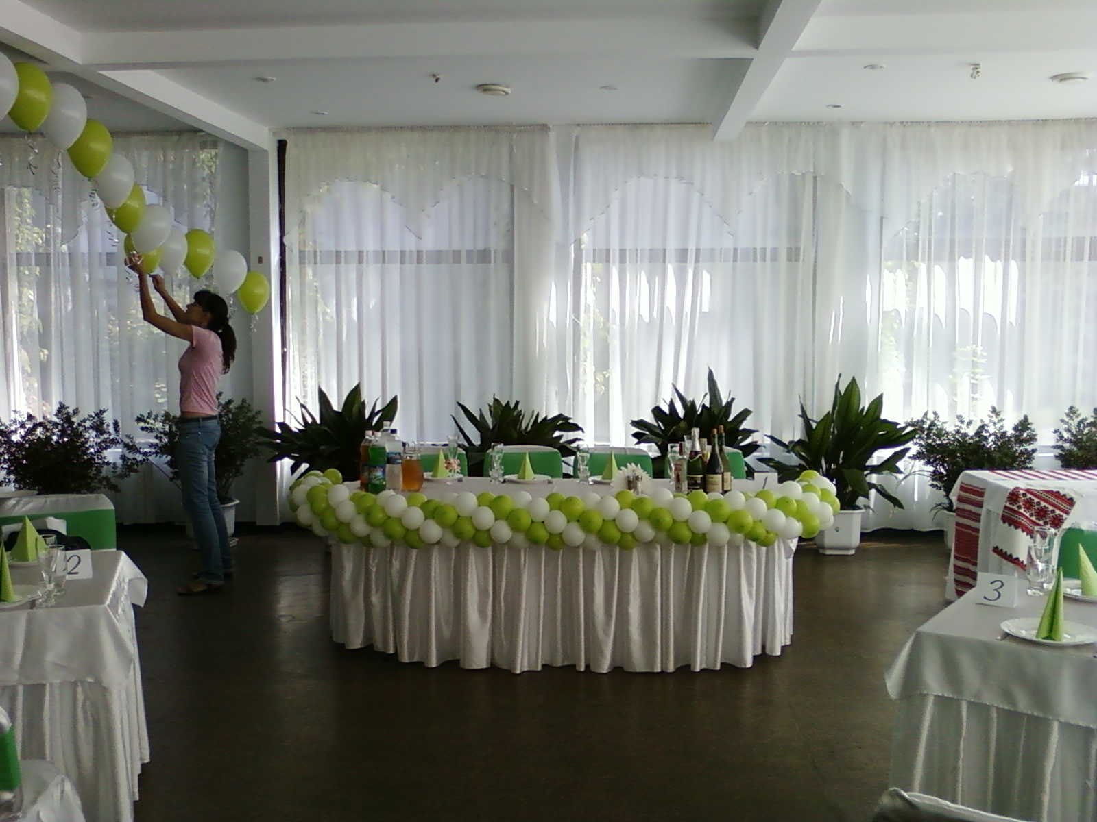 Несколько идей как использовать воздушные шары в декоре свадьбы